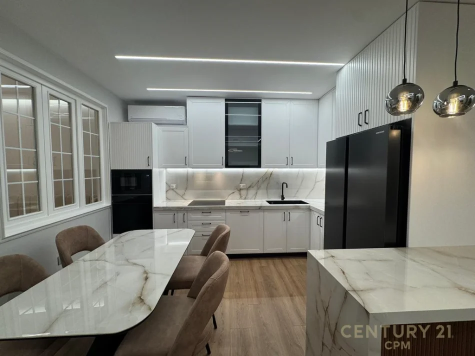 Tirane, jepet me qera apartament 2+1 Kati 5, 77 m² 900 € (rruga e dibres)
