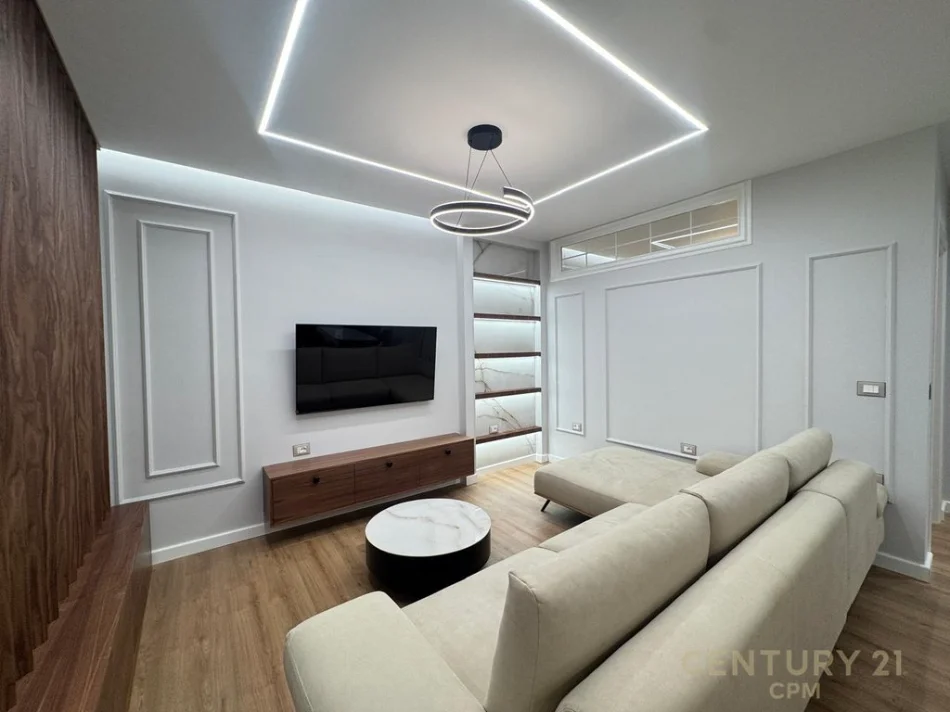 Tirane, jepet me qera apartament 2+1 Kati 5, 77 m² 900 € (rruga e dibres)
