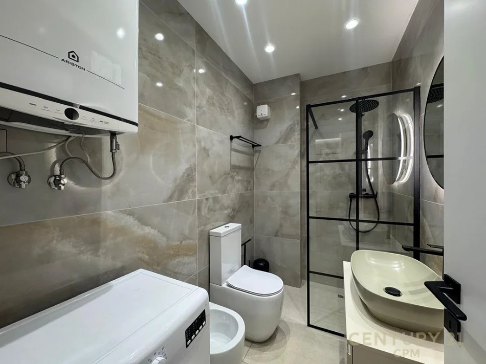 Tirane, jepet me qera apartament 2+1 Kati 5, 77 m² 900 € (rruga e dibres)
