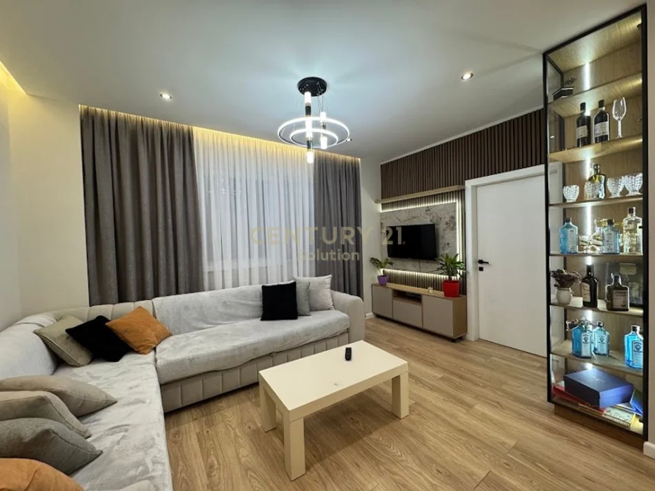 Tirane, shes apartament 2+1 Kati 1, 81 m² 170.000 € (Rruga Eleonora)