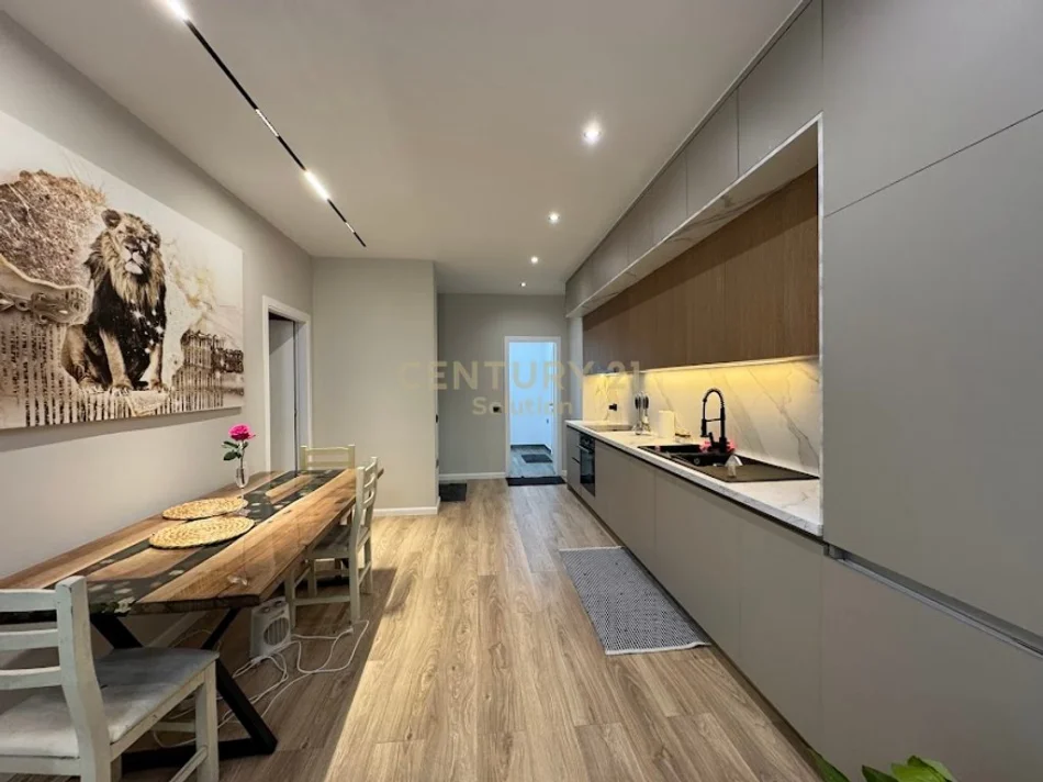 Tirane, shes apartament 2+1 Kati 1, 81 m² 170.000 € (Rruga Eleonora)