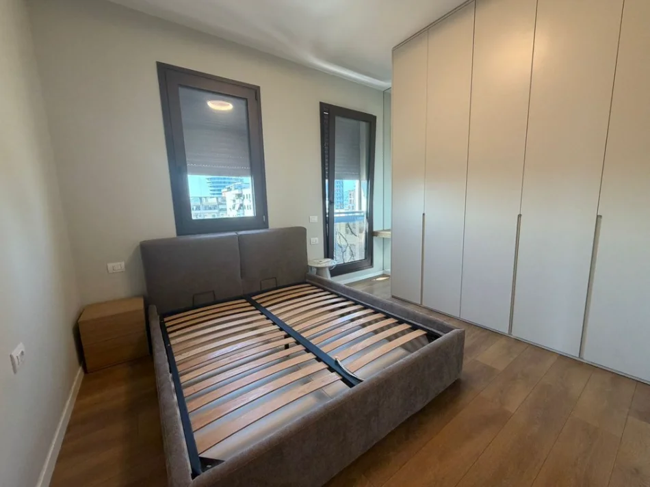 Tirane, jepet me qera apartament 2+1 Kati 8, 90 m² 1.600 € (rruga e barrikadave)