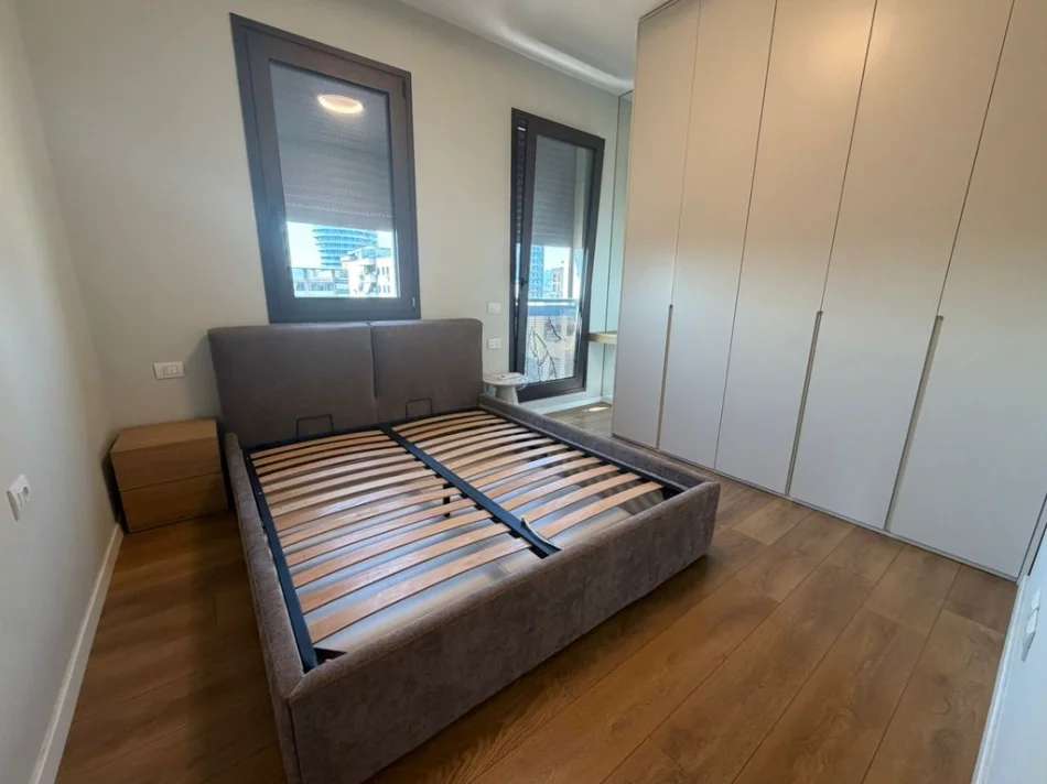 Tirane, jepet me qera apartament 2+1 Kati 8, 90 m² 1.600 € (rruga e barrikadave)
