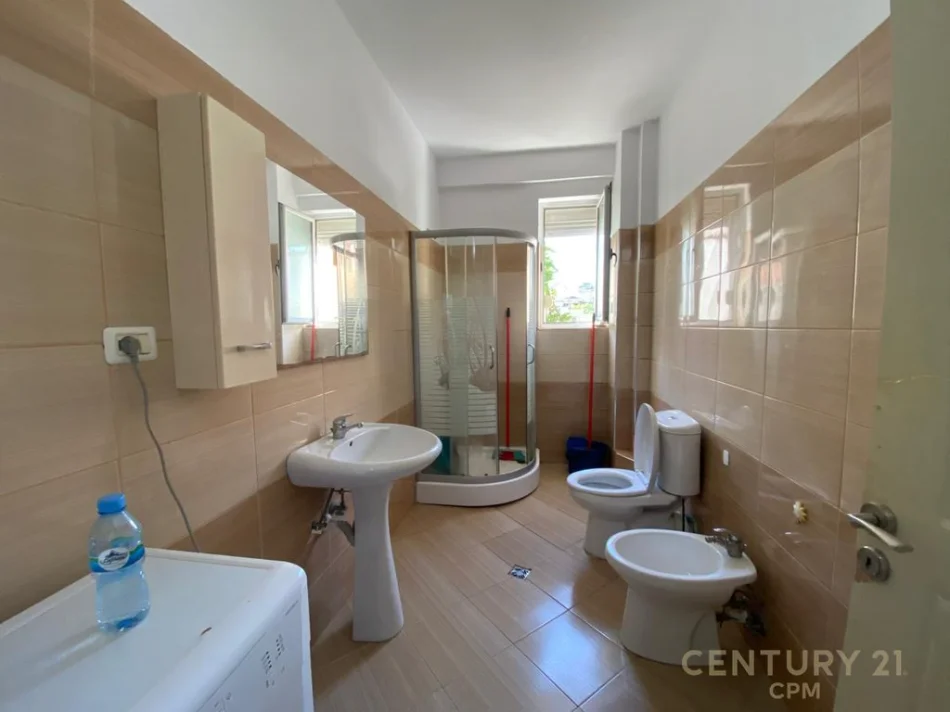 Tirane, jepet me qera apartament 2+1+Ballkon Kati 2, 80 m² 500 € (5 maji)