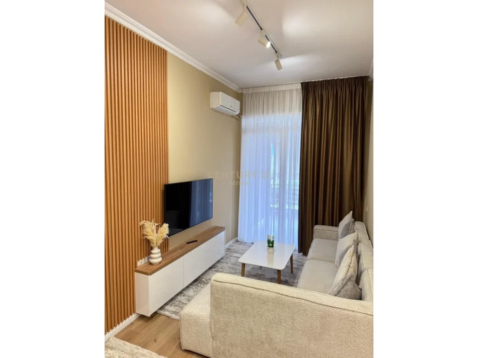 Tirane, jap me qera apartament 1+1 Kati 5, 70 m² 750 € (Kopshti Botanik)