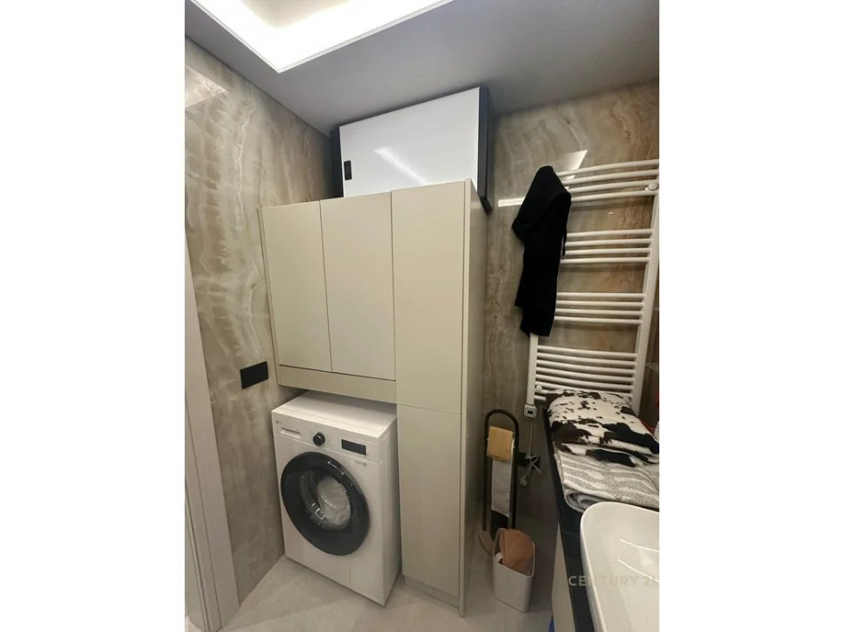 Tirane, jepet me qera apartament 1+1 Kati 4, 62 m² 800 € 