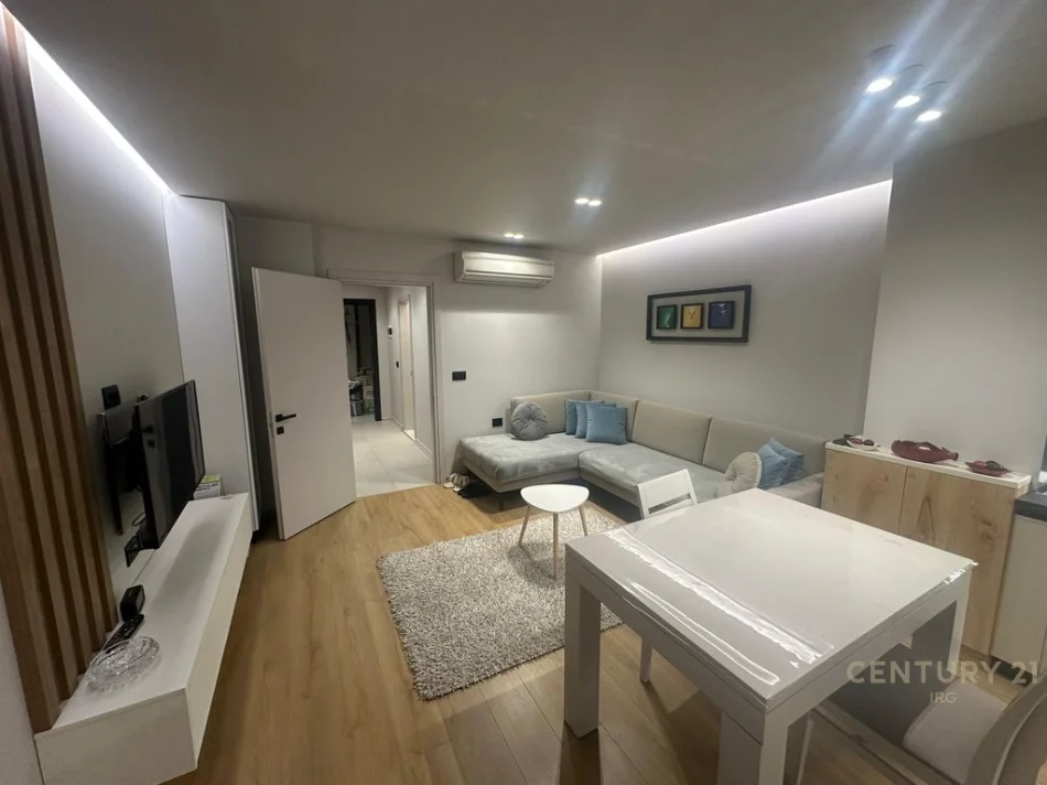 Tirane, jepet me qera apartament 1+1 Kati 4, 62 m² 800 € 