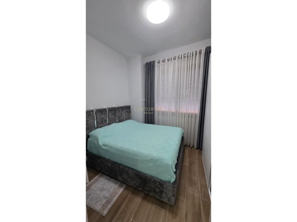 Tirane, jepet me qera apartament 1+1 Kati 2, 70 m² 550 € (xhamlliku)