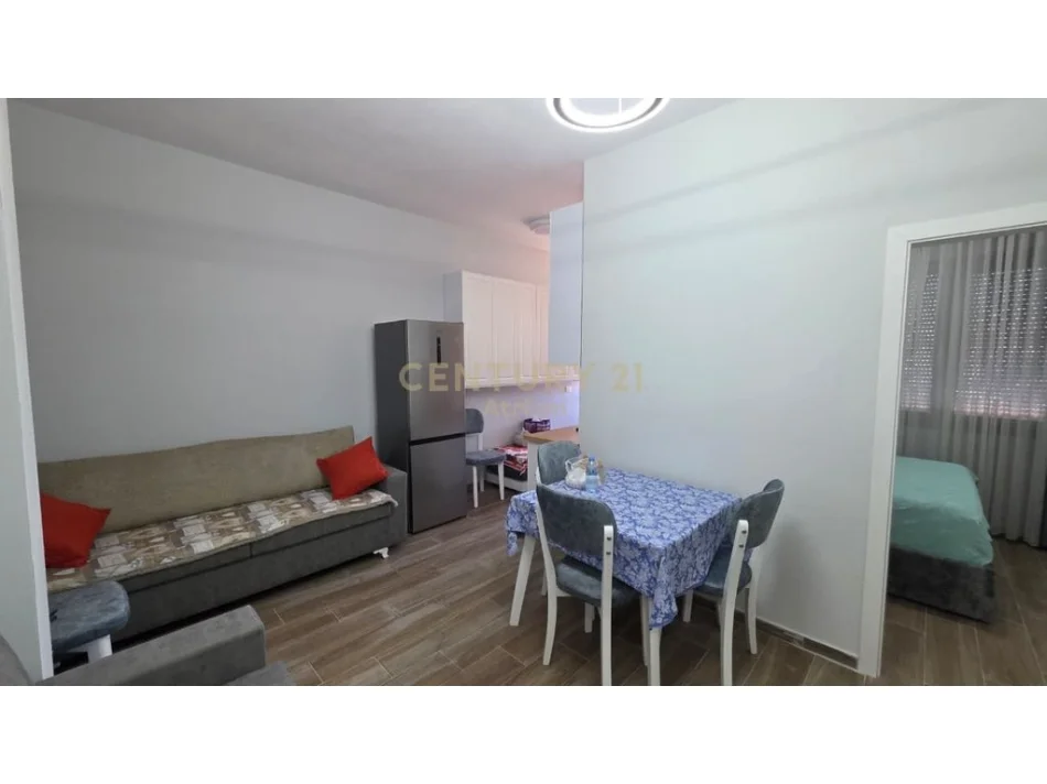 Tirane, jepet me qera apartament 1+1 Kati 2, 70 m² 550 € (xhamlliku)