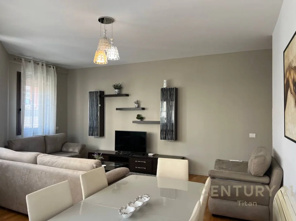 Tirane, jepet me qera apartament 2+1 Kati 2, 120 m² 1.300 € (Rruga e barrikadave)