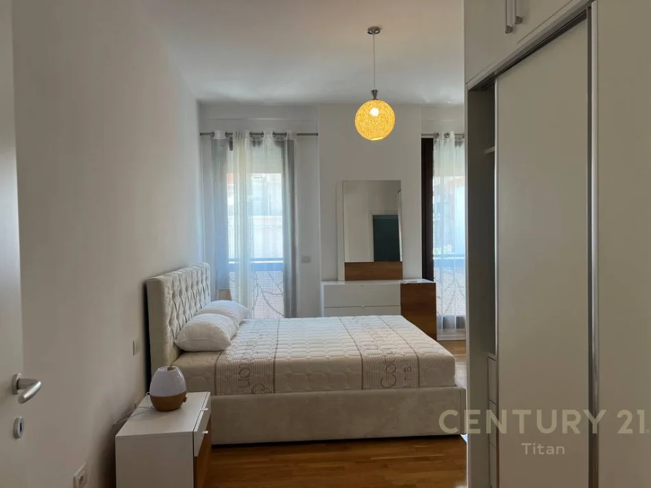 Tirane, jepet me qera apartament 2+1 Kati 2, 120 m² 1.300 € (Rruga e barrikadave)