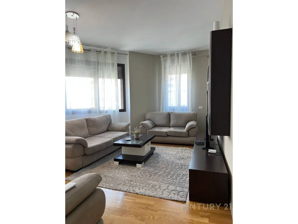 Tirane, jepet me qera apartament 2+1 Kati 2, 120 m² 1.300 € (Rruga e barrikadave)