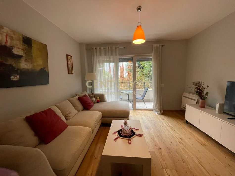Tirane, jepet me qera apartament 1+1+Ballkon Kati 1, 75 m² 800 € 