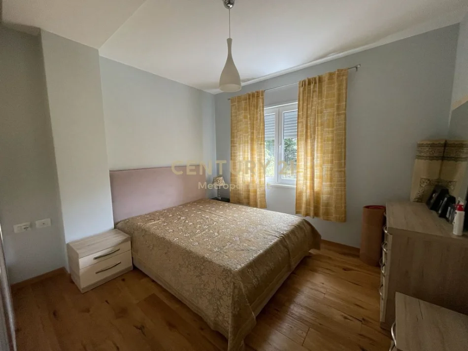 Tirane, jepet me qera apartament 1+1+Ballkon Kati 1, 75 m² 800 € 