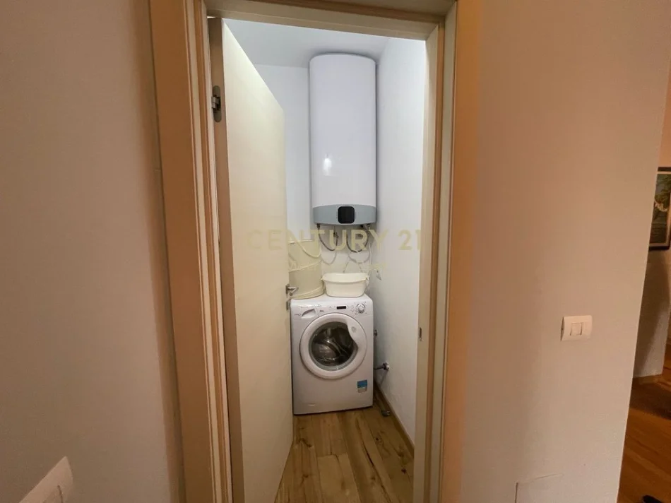 Tirane, jepet me qera apartament 1+1+Ballkon Kati 1, 75 m² 800 € 