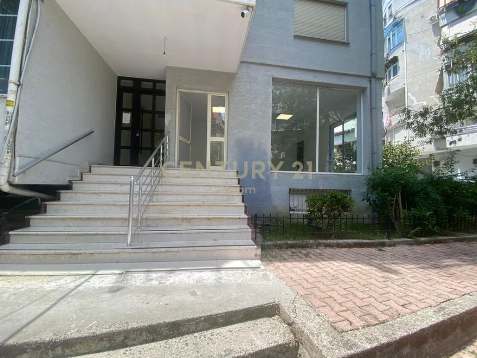 Tirane, jepet me qera ambjent biznesi Kati 0, 57 m² 500 € (liqeni i thate)