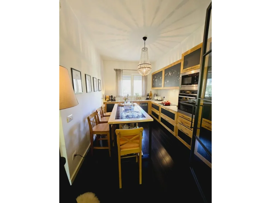 Tirane, jepet me qera Vile Vile 3 Katshe Kati 4, 502 m² 3.000 € 