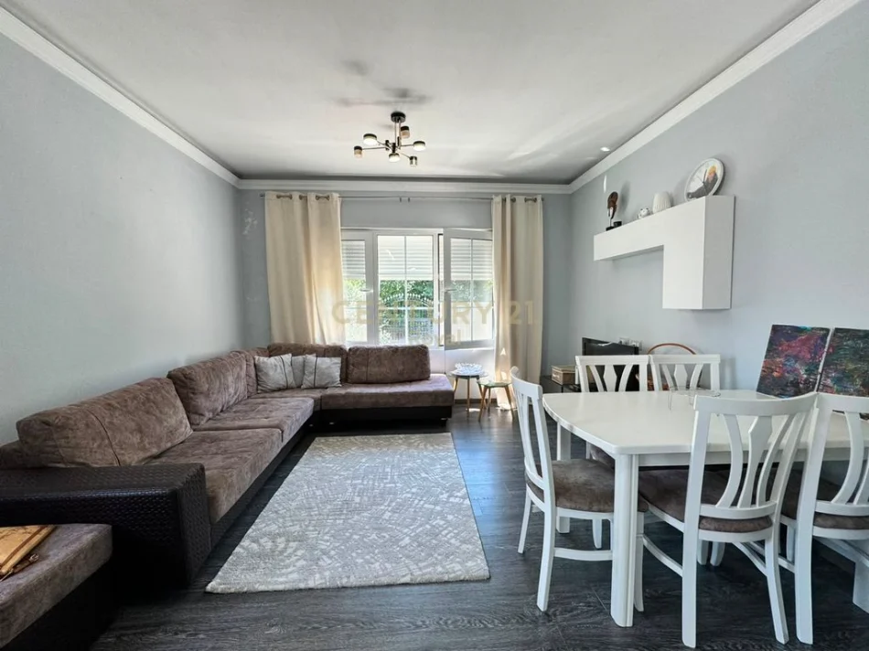 Tirane, jepet me qera apartament duplex Kati 1, 65 m² 500 € (Sauk i Ri)