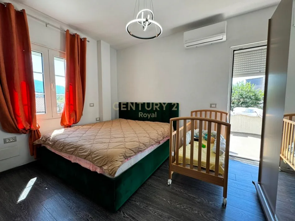 Tirane, jepet me qera apartament duplex Kati 1, 65 m² 500 € (Sauk i Ri)