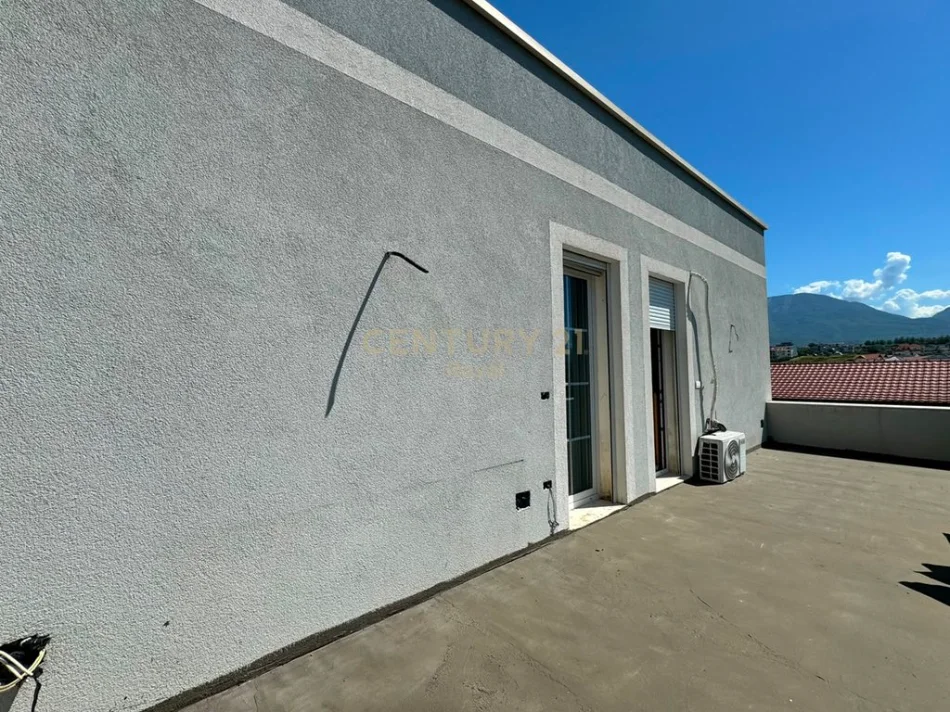 Tirane, jepet me qera apartament duplex Kati 1, 65 m² 500 € (Sauk i Ri)