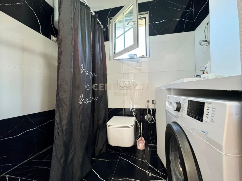 Tirane, jepet me qera apartament duplex Kati 1, 65 m² 500 € (Sauk i Ri)