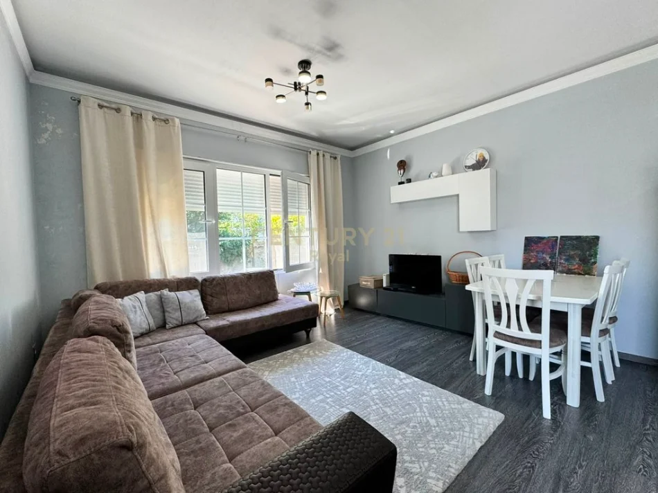 Tirane, jepet me qera apartament duplex Kati 1, 65 m² 500 € (Sauk i Ri)