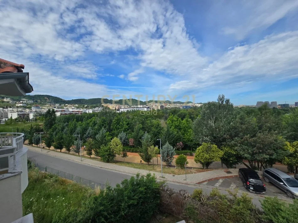 Tirane, jepet me qera apartament 2+1+Ballkon Kati 2, 100 m² 900 € (Rruga Memo Bejko, liqeni artificial)