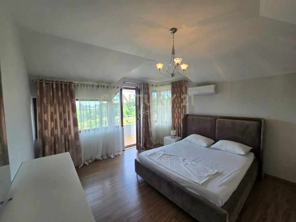 Tirane, jepet me qera apartament 2+1+Ballkon Kati 3, 116 m² 900 € 