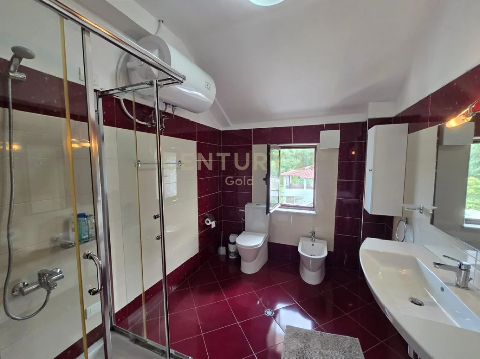 Tirane, jepet me qera apartament 2+1+Ballkon Kati 3, 116 m² 900 € 