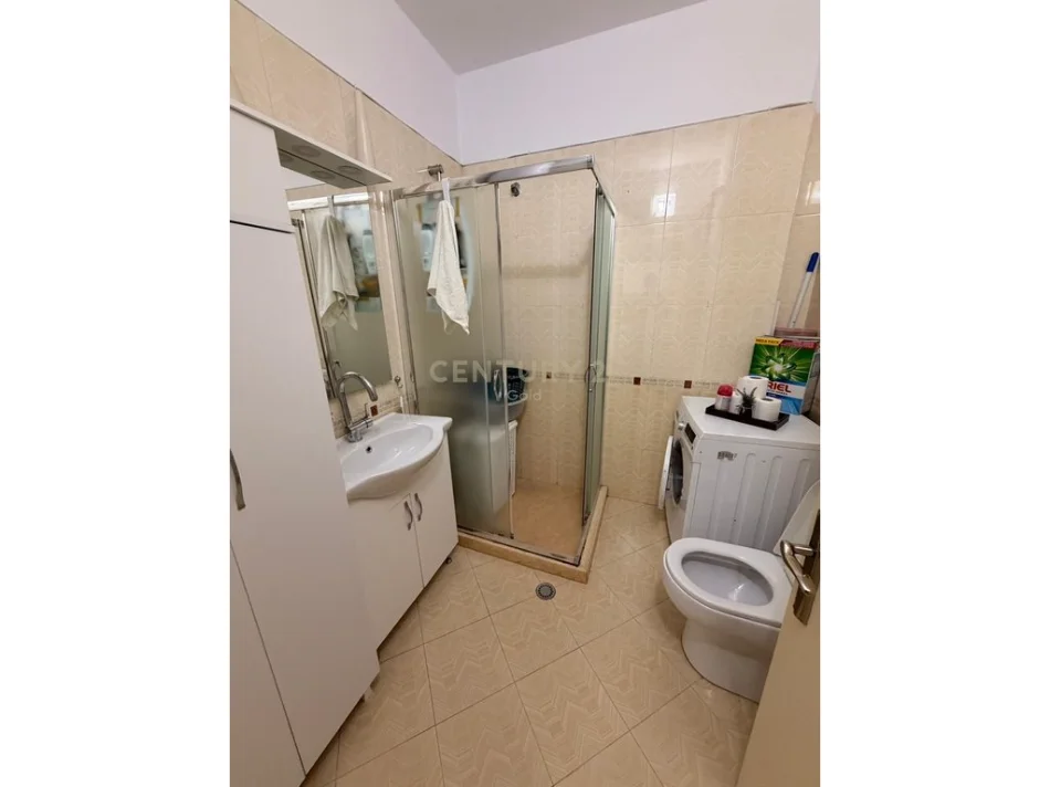 Tirane, jepet me qera apartament 1+1+Ballkon Kati 3, 60 m² 470 € 