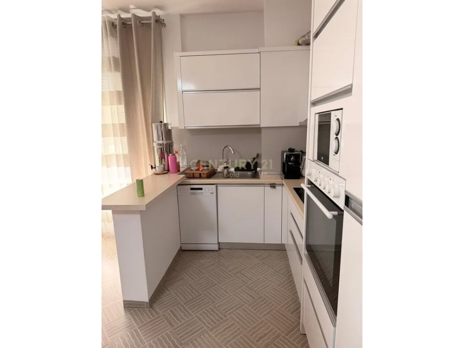Tirane, jepet me qera apartament 1+1+Ballkon Kati 3, 60 m² 470 € 