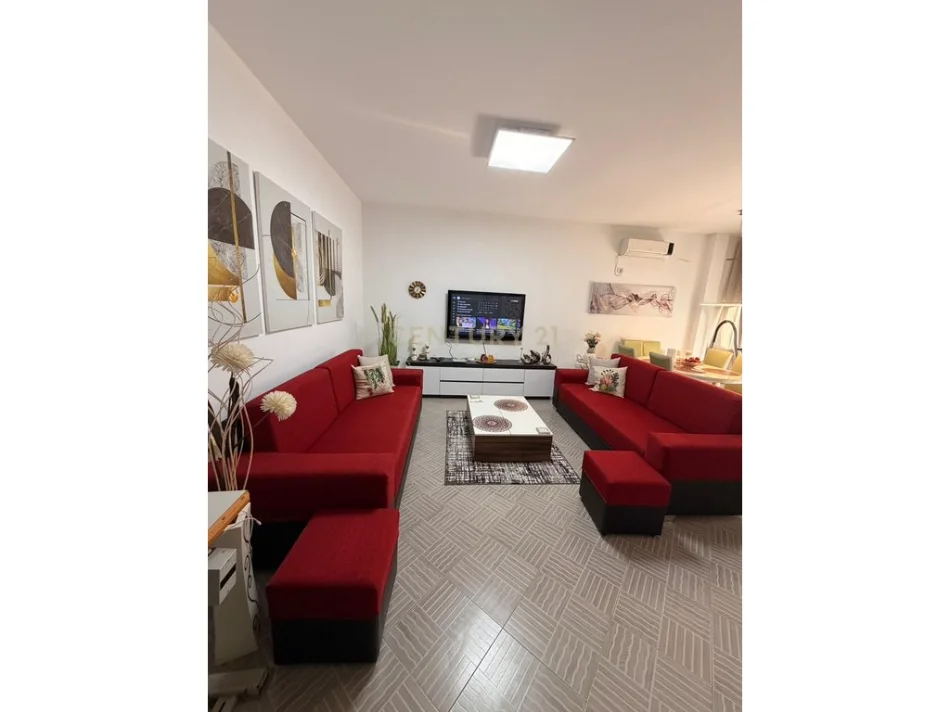 Tirane, jepet me qera apartament 1+1+Ballkon Kati 3, 60 m² 470 € 