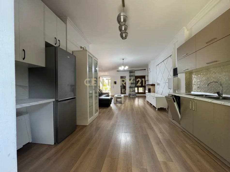 Tirane, jepet me qera Vile 3+1+Ballkon Kati 3, 335 m² 1.750 € 