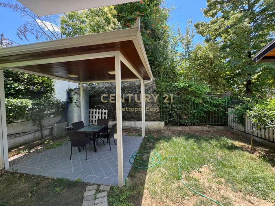 Tirane, jepet me qera Vile 3+1+Ballkon Kati 3, 335 m² 1.750 € 
