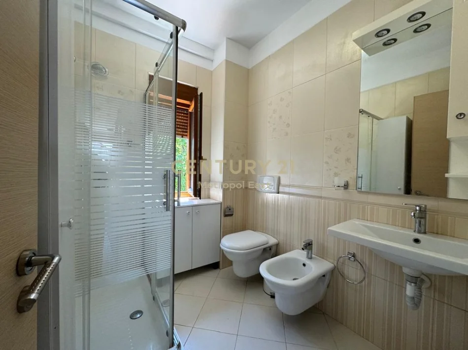 Tirane, jepet me qera Vile 3+1+Ballkon Kati 3, 335 m² 1.750 € 