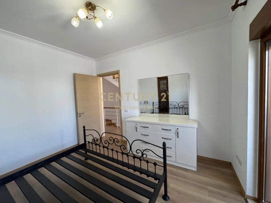Tirane, jepet me qera Vile 3+1+Ballkon Kati 3, 335 m² 1.750 € 