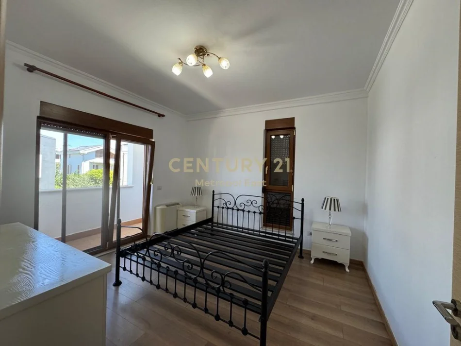 Tirane, jepet me qera Vile 3+1+Ballkon Kati 3, 335 m² 1.750 € 