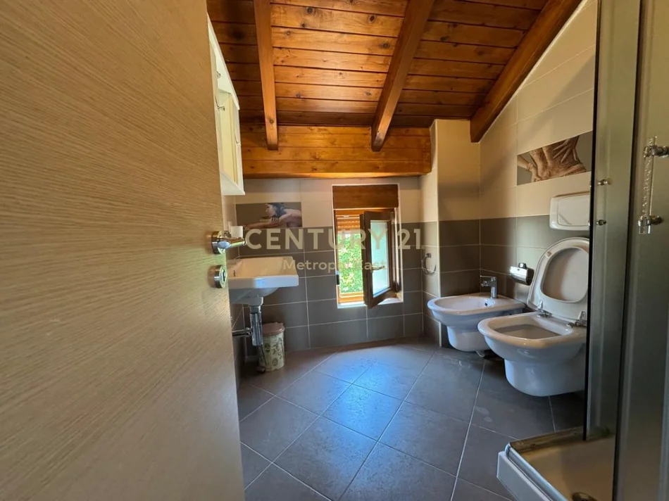 Tirane, jepet me qera Vile 3+1+Ballkon Kati 3, 335 m² 1.750 € 