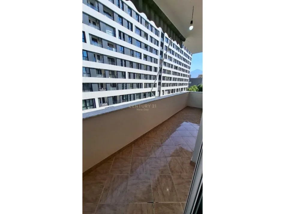 Tirane, jepet me qera apartament 2+1+Ballkon Kati 4, 88 m² 650 € (ish parku)