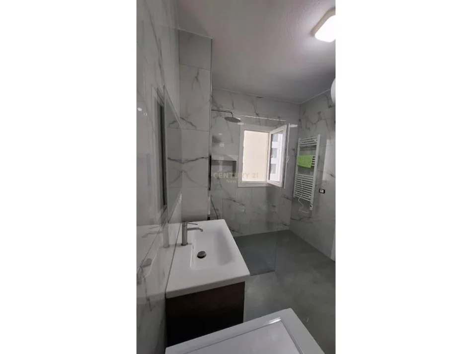 Tirane, jepet me qera apartament 2+1 Kati 4, 88 m² 650 € (Ish Parku NEW143391)