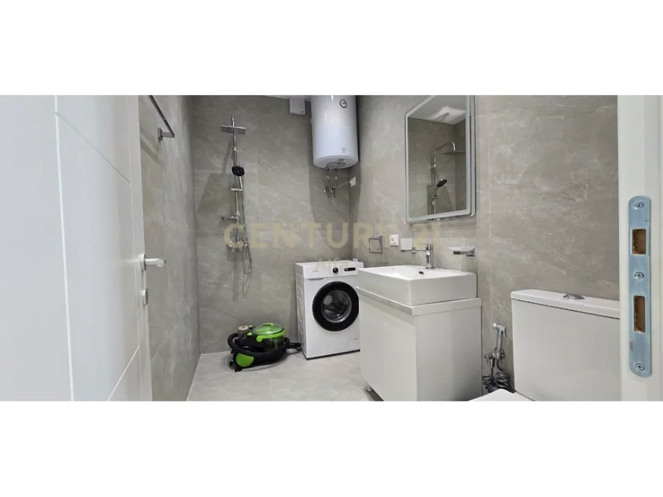 Tirane, shitet apartament 2+1+Ballkon Kati 9, 70 m² 235.000 € (myslym shyri)