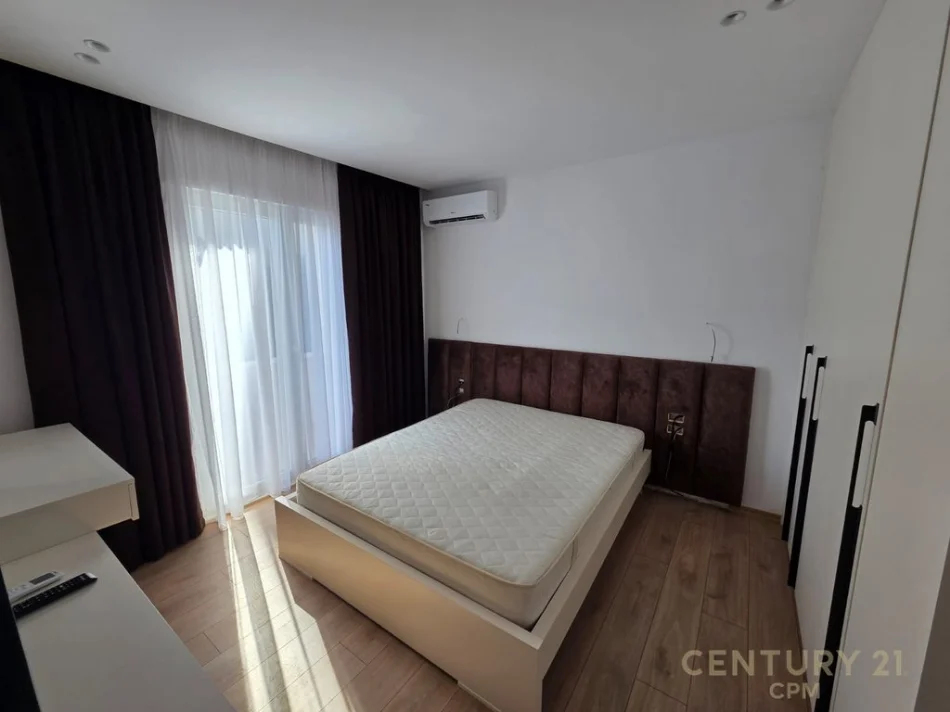 Shqiperi, jepet me qera apartament 2+1+Ballkon Kati 4, 55 m² 890 € (Rruga e Barrikadave)
