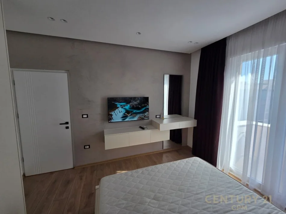 Shqiperi, jepet me qera apartament 2+1+Ballkon Kati 4, 55 m² 890 € (Rruga e Barrikadave)