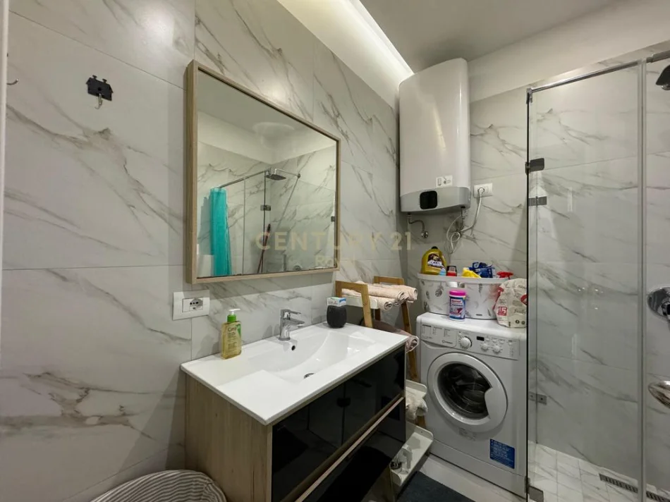 Tirane, jepet me qera apartament 1+1 Kati 4, 64 m² 700 € (21 dhjetori)