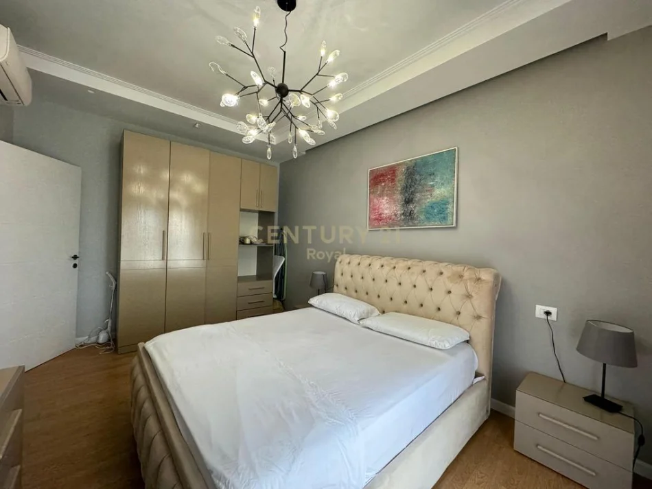 Tirane, jepet me qera apartament 1+1 Kati 4, 64 m² 700 € (21 Dhjetori ROYAL143481)
