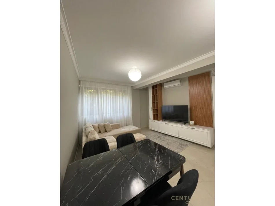 Tirane, jepet me qera apartament 1+1 Kati 2, 70 m² 550 € (kopshti botanik)