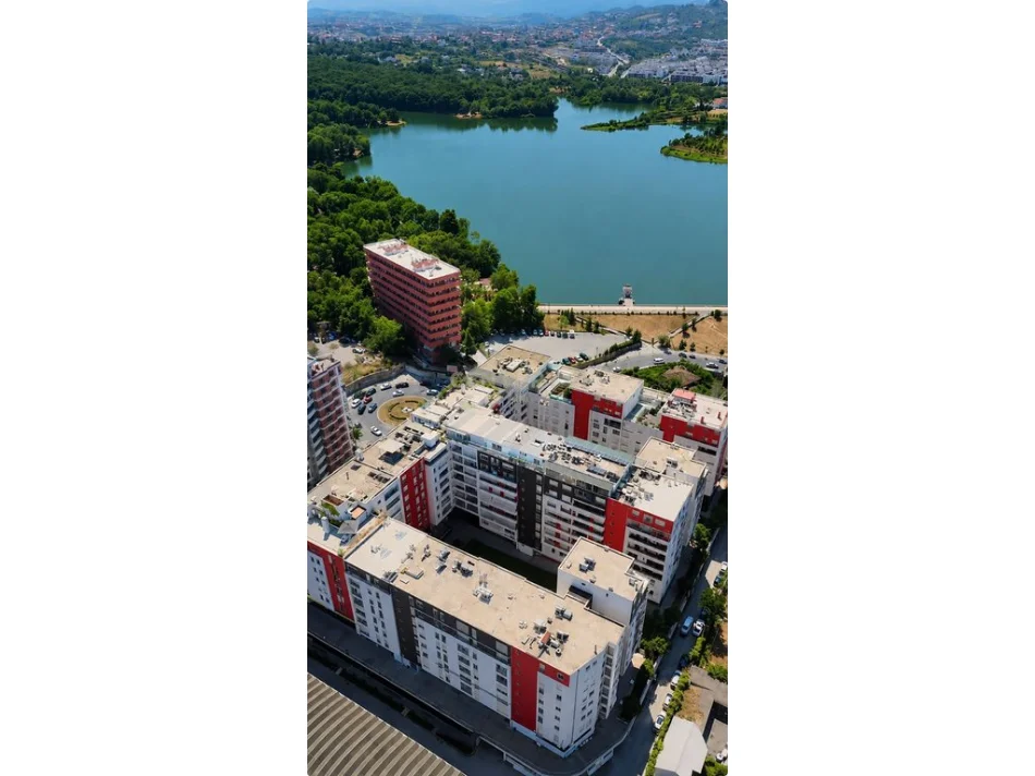 Tirane, jepet me qera apartament 3+1+Ballkon Kati 4, 145 m² 2.500 € (Liqeni i Tiranes)