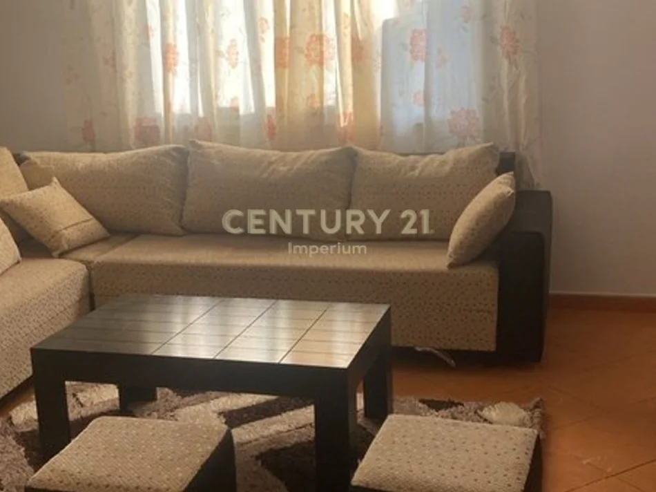 Tirane, jepet me qera apartament 1+1 Kati 4, 76 m² 400 € (yzberisht)