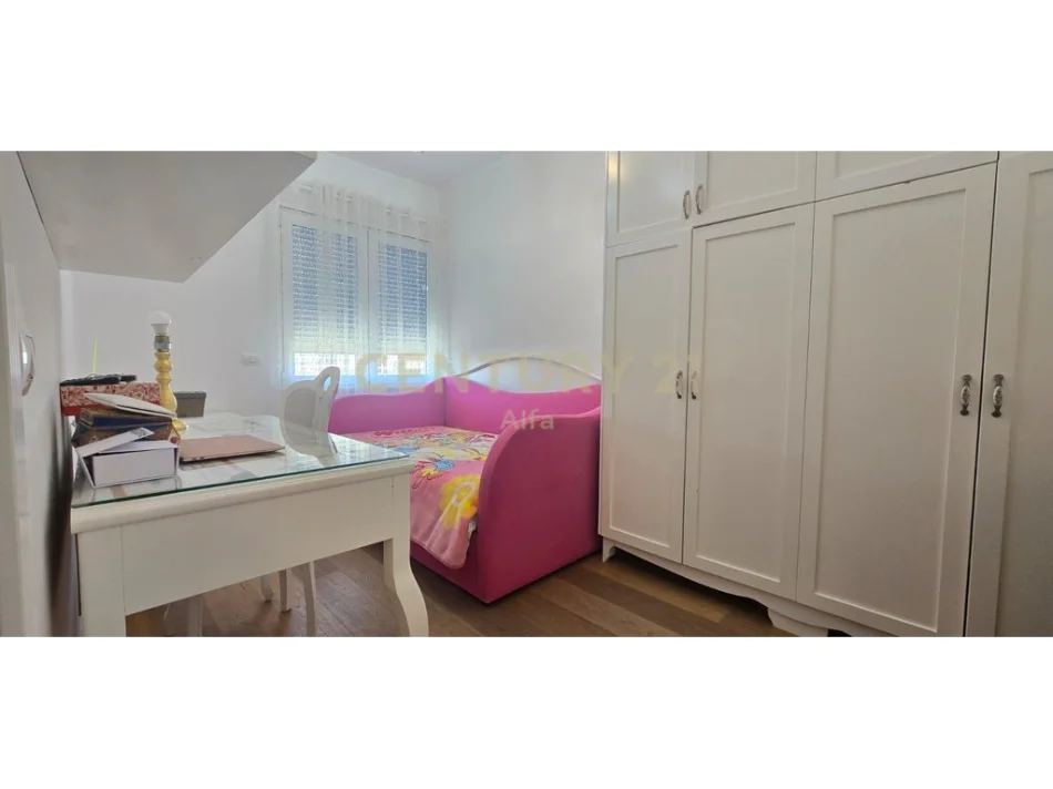 Tirane, shitet apartament 4+1+Ballkon Kati 5, 200 m² 620.000 € (kopshti botanik)