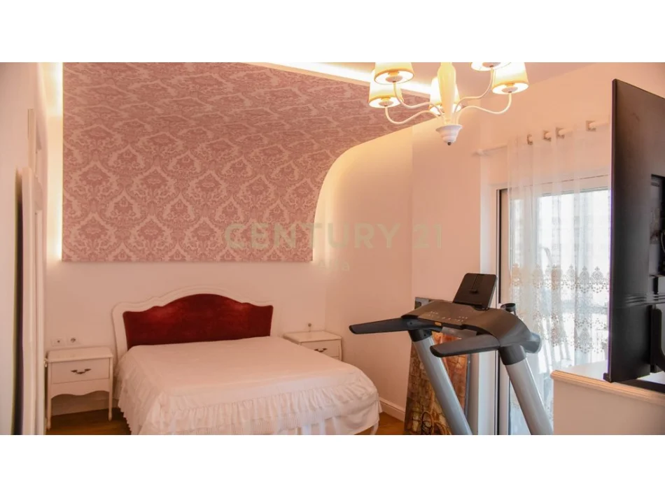 Tirane, shitet apartament 4+1+Ballkon Kati 5, 200 m² 620.000 € (kopshti botanik)
